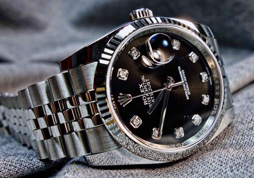 The 36 mm Rolex Datejust fake is very classic and elegant.